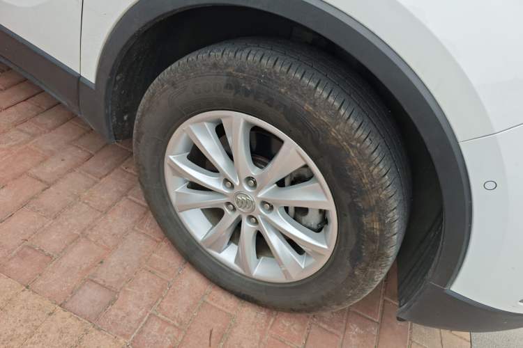 Used Buick Envision 2014 28T Four-Wheel Drive Luxury Model Right Front Wheel Hub