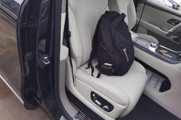 Used Geely Galaxy M9 2025 Model 230km Two-Wheel-Drive Exploration Edition Right Front Seat