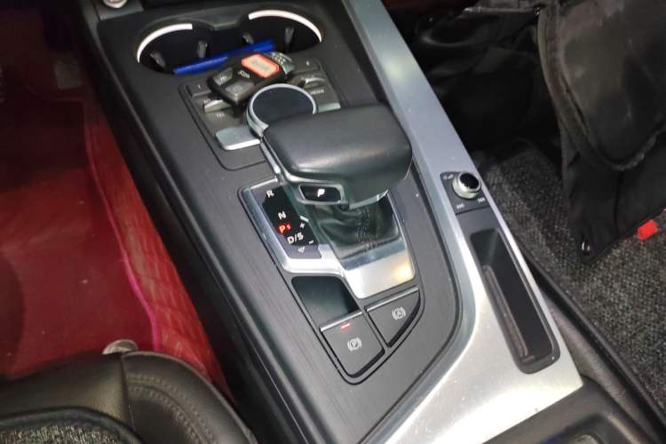 Used Audi A4L 2019 40 TFSI Fashion Version China V