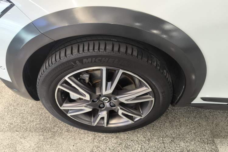 Used Volvo V90 2017 Cross Country T5 AWD Prestige Edition
