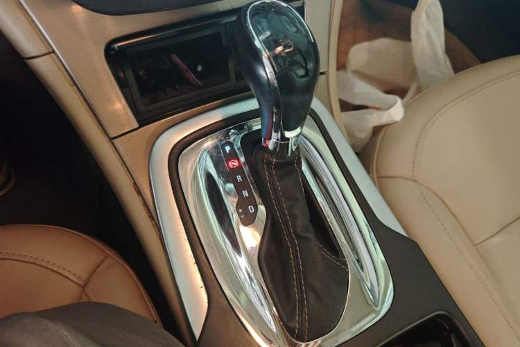 Used Buick Regal 2012 2.0L Luxury Edition Gear Lever