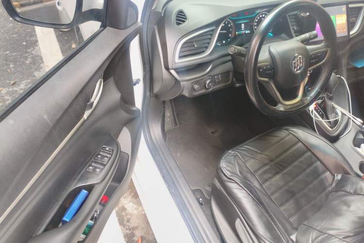 Used Buick GT 2018 18T Automatic Elite Model Driver Seat