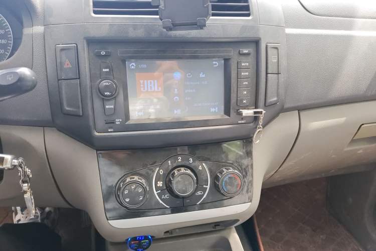 Used BAIC Weiwang M20 2014 1.5L Ultra-Luxury DAM15DL Audio And AC Panel