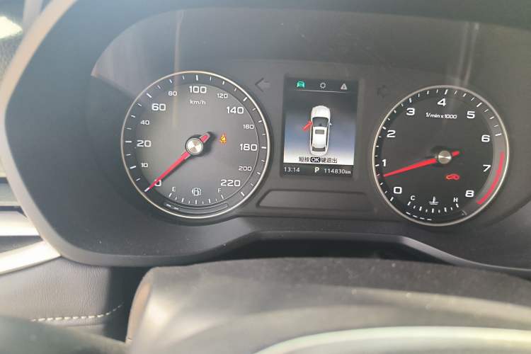 Used Roewe i5 2019 1.5L Automatic 4G Connected Langhao Edition Odometer Close Up