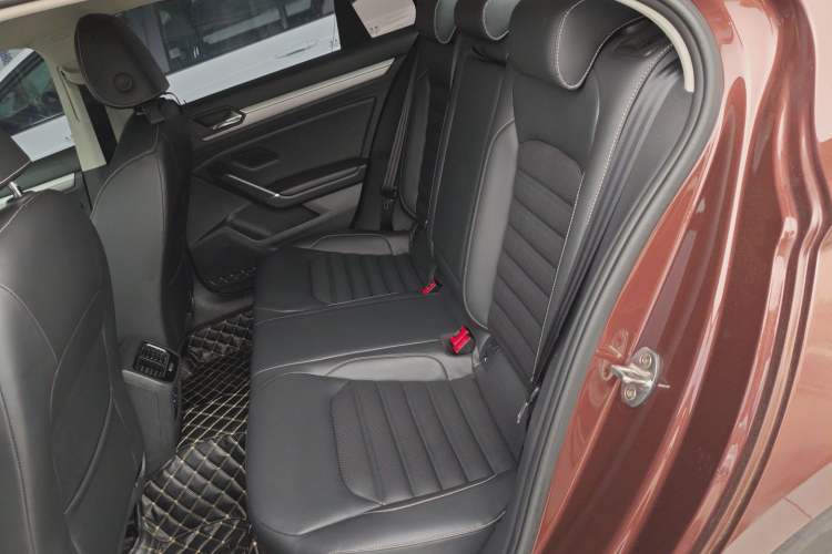 Used Volkswagen Lamando 2019 280TSI DSG Comfort Edition China VI standard Left Rear Seat