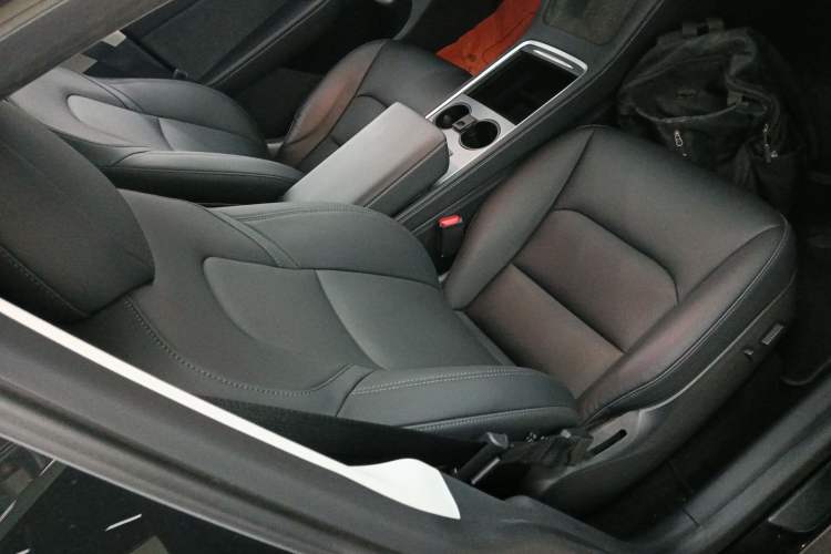 Used Tesla Model Y 2022 Long-Range All-Wheel-Drive Version