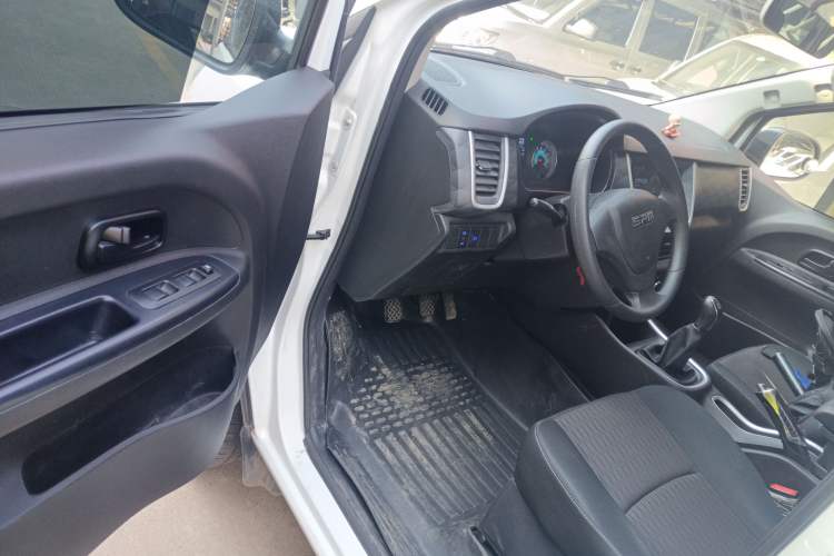 Used Jinbei Gold Hiace M Classic 2024 1.5L Engineering Lion Passenger Vehicle 5 Seats