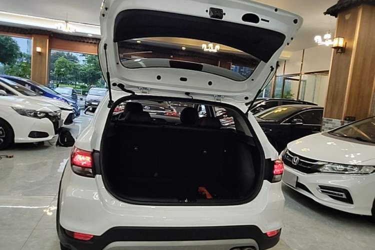 Used Kia KX Cross 2017 1.4L AT GLS
