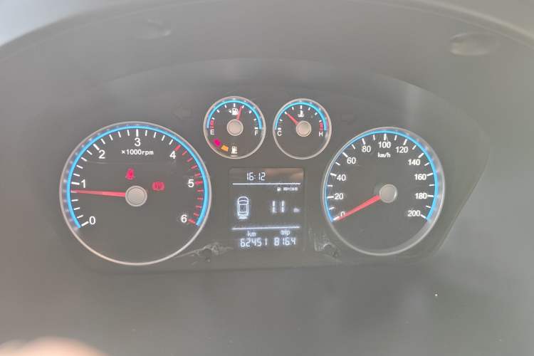 Used Foton Toano 2023 Joy Elephant Multi-Function 2.0T Manual Long-Wheelbase Mid-Roof Model with Single Rear Tire Available in 5/6/7/9-Seater Configurations
