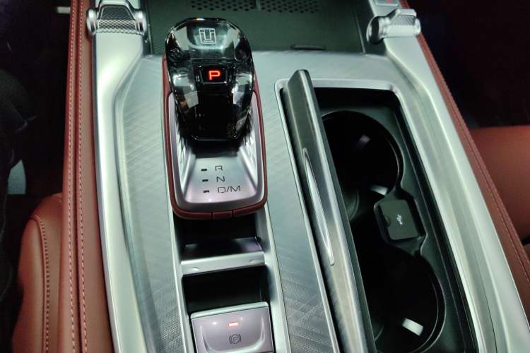 Used Tank 700 New Energy 2024 Hi4-T Extreme Edition Gear Lever