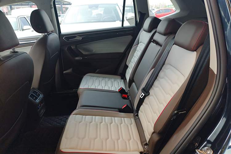 Used Volkswagen Tiguan L New Energy 2023 430 PHEV Plug-in Hybrid Flagship Edition Left Rear Seat