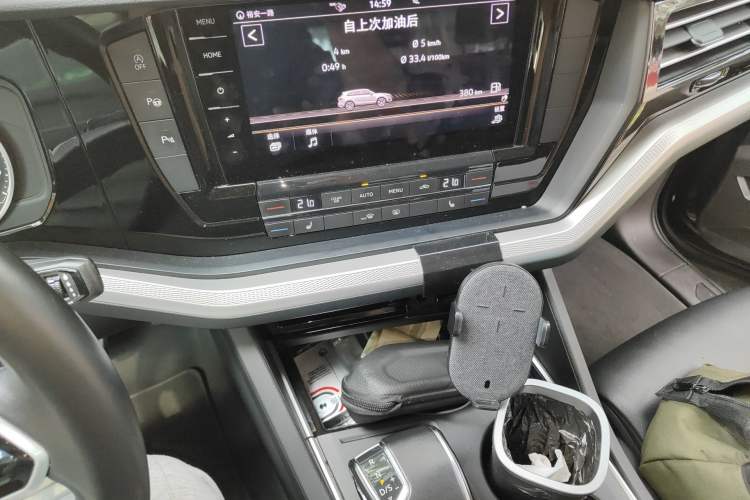 Used Volkswagen Touareg 2021 2.0 TSI Flagship Special Edition Audio And AC Panel