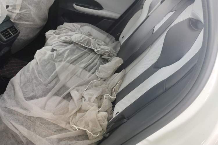 Used CHANGAN UNI-V iDD 2024 Blue Whale Smart Electric iDD 136km Smart & Fun Model