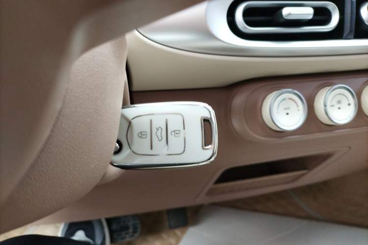 Used Wuling Hongguang MINIEV 2025 Four-Door Version Advanced Edition
