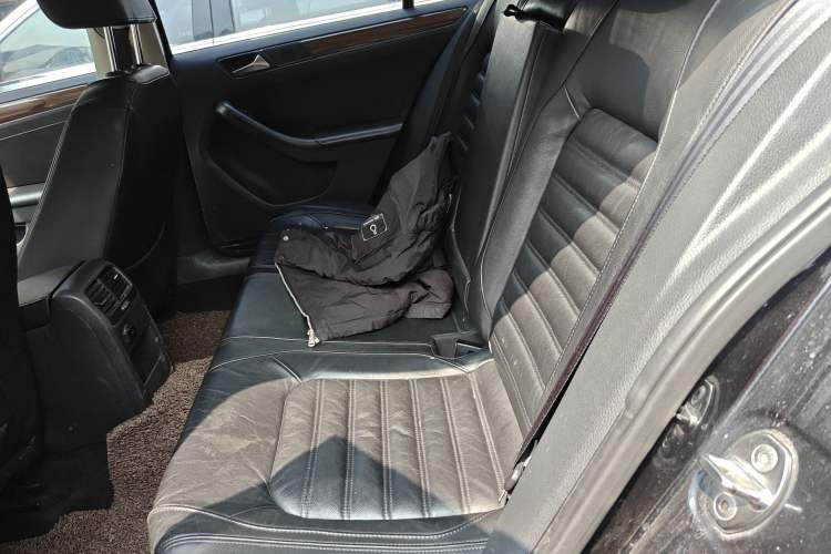 Used Volkswagen Sagitar 2012 1.8TSI Automatic Flagship Edition
