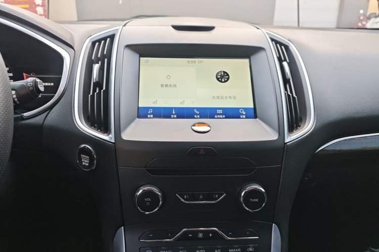 Used Ford Edge 2016 EcoBoost 245 Two-Wheel-Drive Titanium 7-Seater Audio And AC Panel