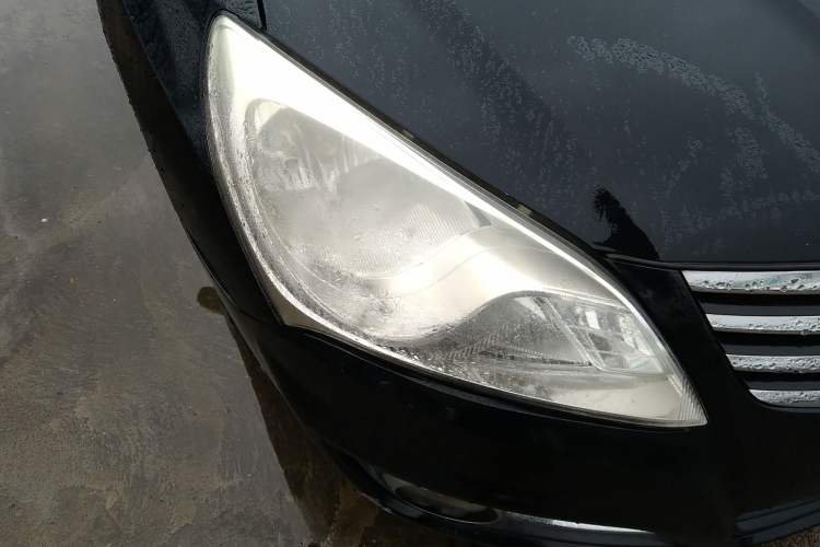 Used Hyundai Celesta 2011 1.6L Manual Comfort Edition Right Front Headlight