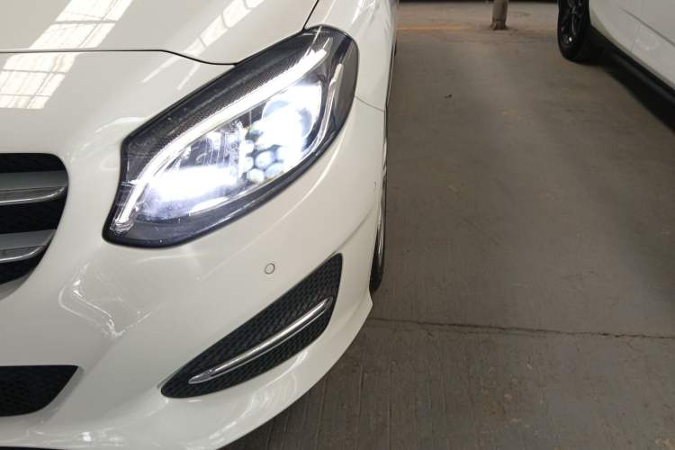 Used Mercedes-Benz B-Class 2015 B 200 Fashion Model Left Front Headlight