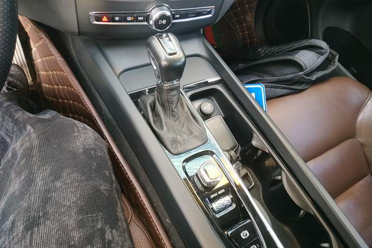 Used Volvo XC60 2018 T5 4x4 Zhiyi Edition