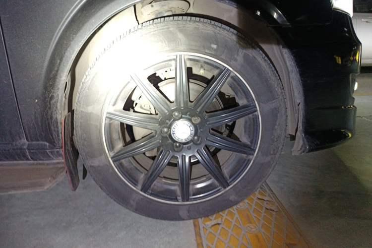 Used Mercedes-Benz Vito 2013 3.0L Elite Edition Right Front Wheel Hub