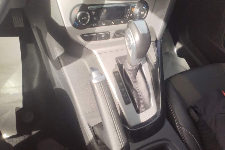 Used Ford Focus 2012 Hatchback 2.0L Automatic Luxury Sport Model
