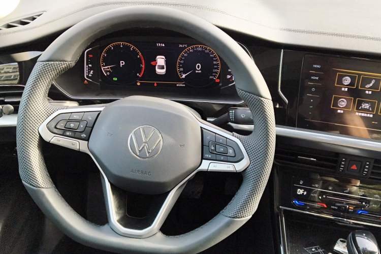 Used Volkswagen Passat 2025 Premium Version 380TSI Dragon Edition Steering Wheel