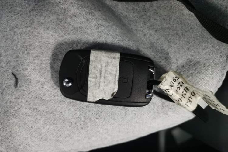 Used Wuling Yangguang 2024 300KM Comfort Version Passenger Van 75kW