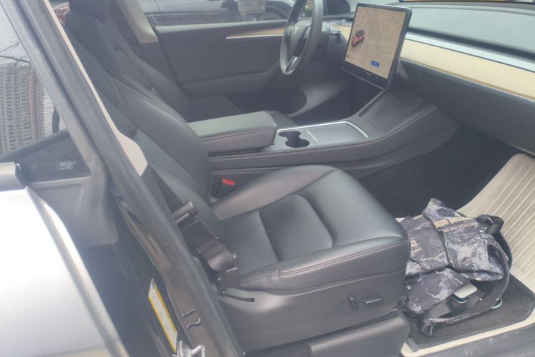 Used Tesla Model Y 2022 Rear-Wheel-Drive Version Right Front Seat