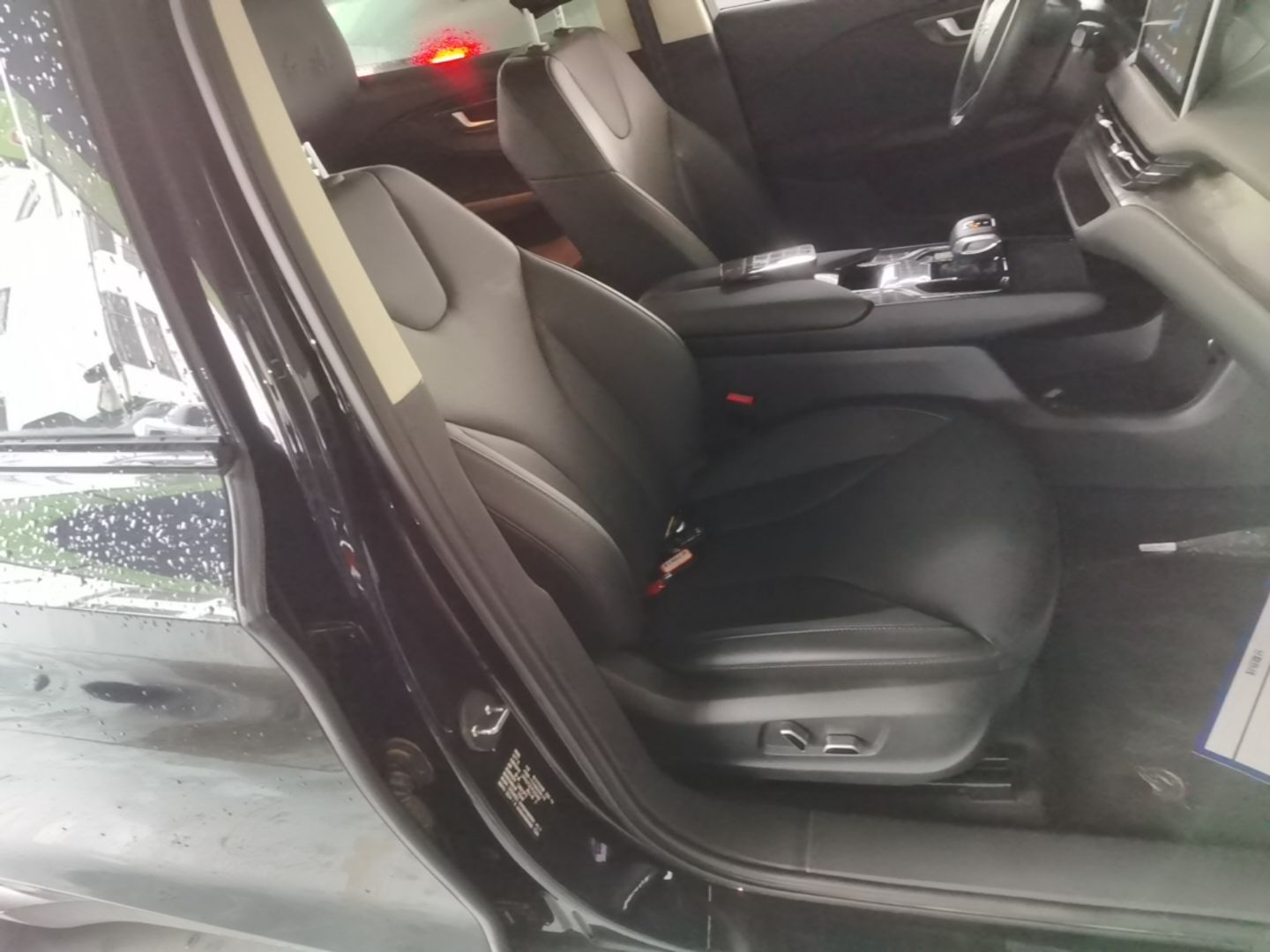 Hongqi E-QM5 2022 431 km Charge & Enjoy Edition — снимка 19