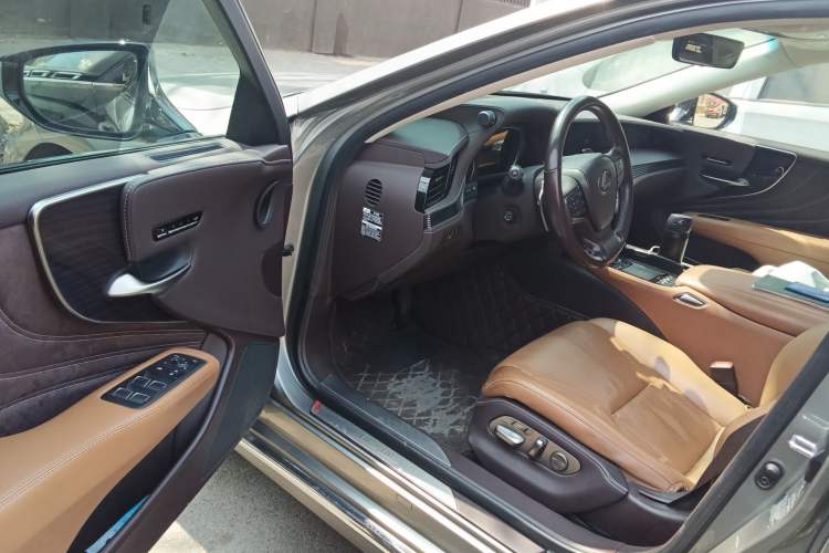 Used Lexus LS 2020 500h Excellence Edition China VI standard