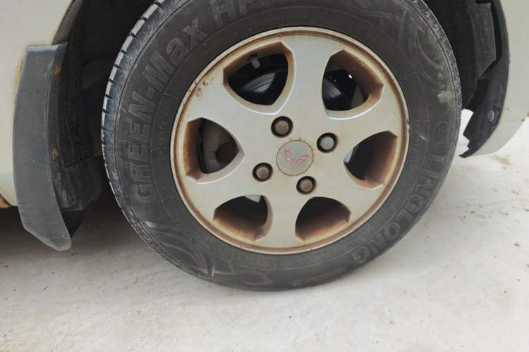 Used Wuling Hongguang 2010 1.2L Comfort Edition China IV Right Front Wheel Hub