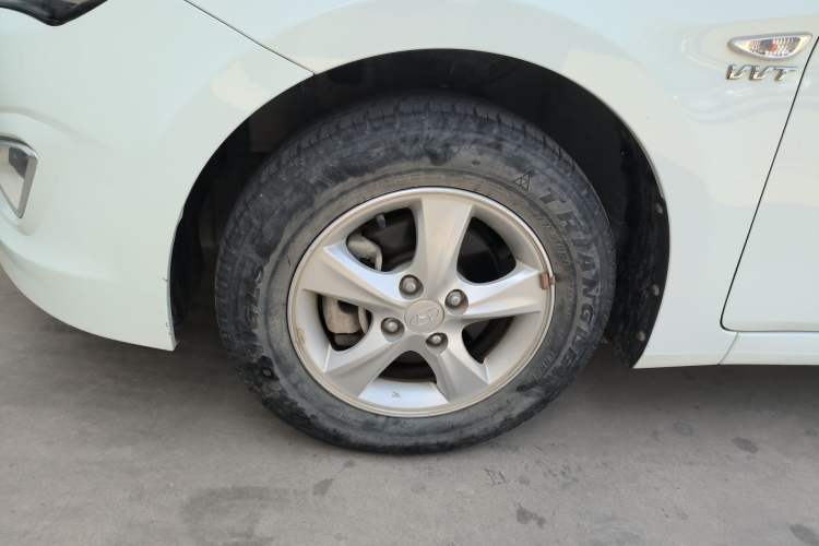 Used Hyundai Verna (older generation) 2016 1.4L Manual Smart GLS Trim Left Front Wheel Hub