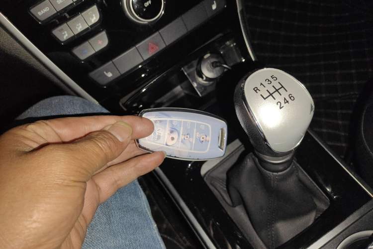 Used Haval H2 2016 Red Label 1.5T Manual Two-Wheel Drive Elite Model
