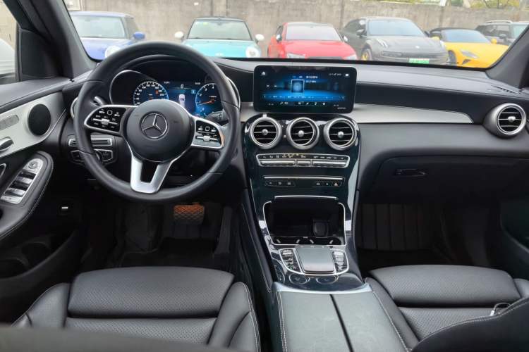 Used Mercedes-Benz GLC 2021 GLC 260 L 4MATIC Dynamic Edition Center Console