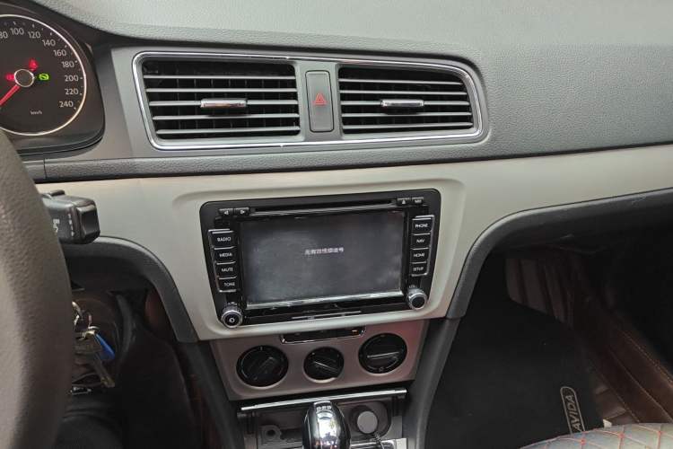 Used Volkswagen Lavida 2013 Revised Version 1.4 TSI DSG Comfort Edition Audio And AC Panel