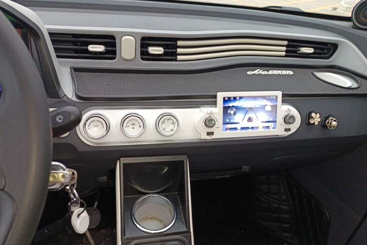 Used Wuling Hongguang MINIEV 2022 Macaron Premium Model – Lithium Iron Phosphate Audio And AC Panel