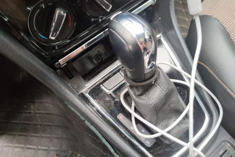 Used Volkswagen C-TREK 2020 1.5L Automatic Comfort Model Gear Lever