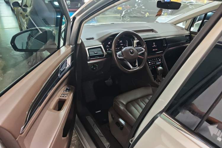 Used Volkswagen Viloran 2020 330TSI Luxury Edition