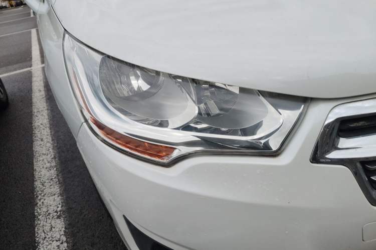 Used Citroen C4L 2013 1.8L Automatic Jingzhi Edition Right Front Headlight