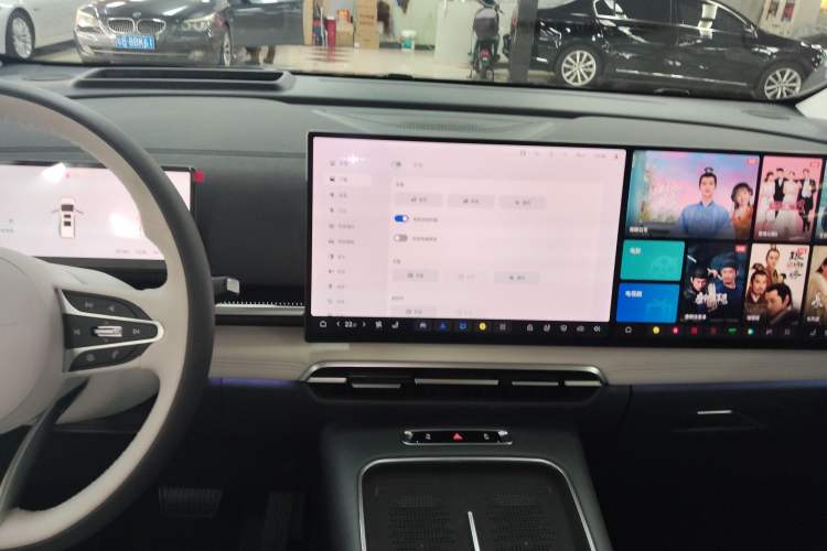 Used VOYAH Dream 2025 PHEV Four-Wheel-Drive Flagship Kunpeng Edition
