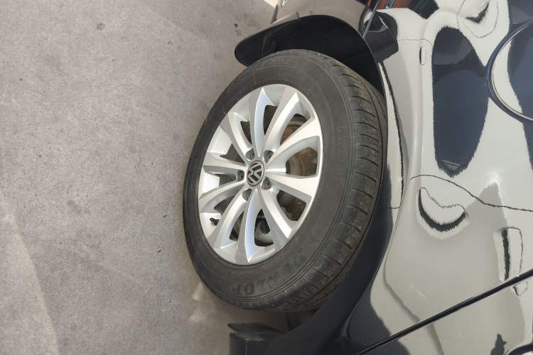 Used Volkswagen Magotan 2015 Facelift 1.8TSI Luxury Model Right Rear Wheel Hub