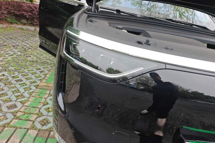 Used Hima AITO M8 2025 Extended-Range Max+ Version 53.4 kWh 5-Seater Edition Right Front Headlight