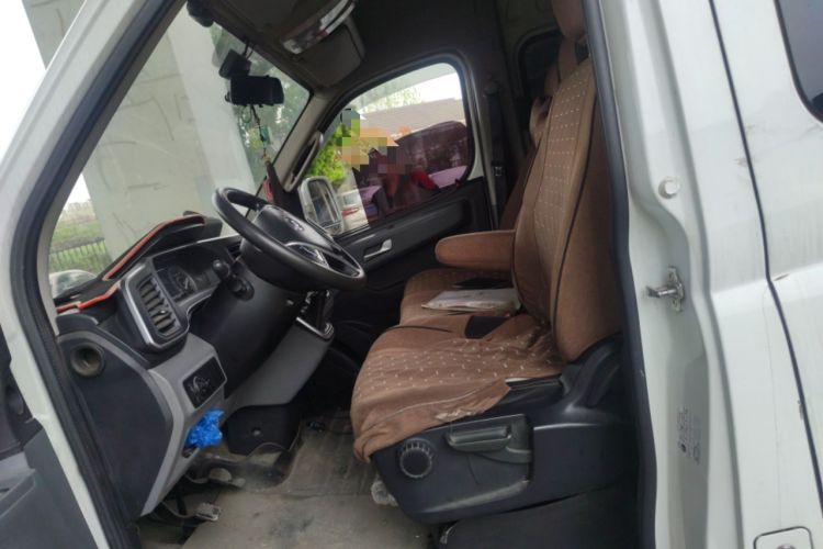 Used SAIC MAXUS Xintu V80 2021 2.0T PLUS Manual All-Around King Long Wheelbase Mid-Roof Variant with 6/7/8/9 Seats Left Front Seat