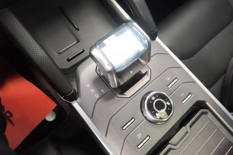 Used JETOUR Traveler 2025 1.5TD DCT Two-Wheel Drive Exploration+ Gear Lever