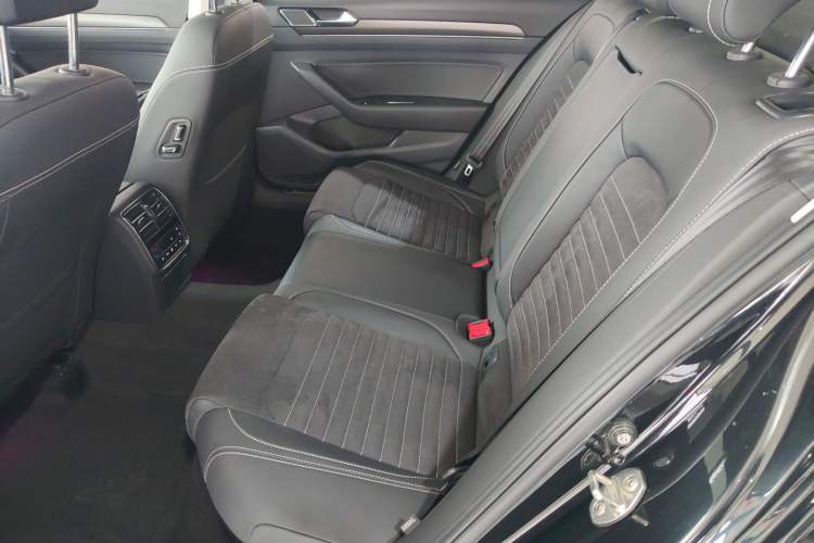 Used Volkswagen Magotan 2020 330TSI DSG Luxury Edition Left Rear Seat