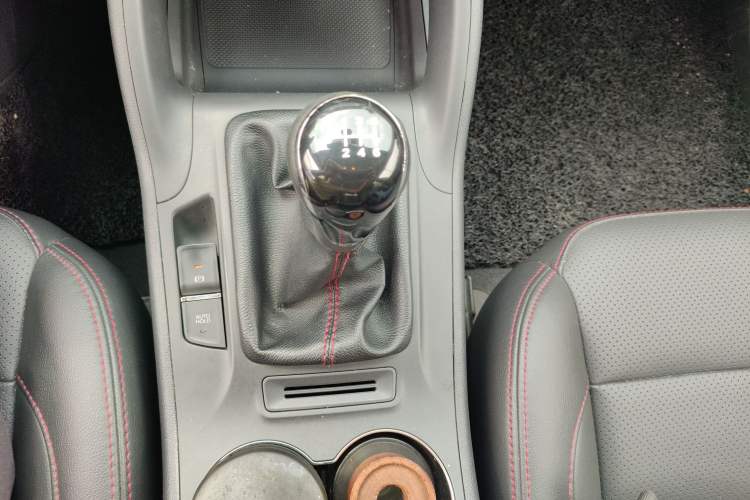 Used CHANGAN CS75 2014 2.0L Manual Luxury Version China IV Standard Gear Lever