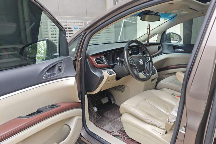 Used Buick GL8 2017 25S Luxury Version China V Standard Driver Seat