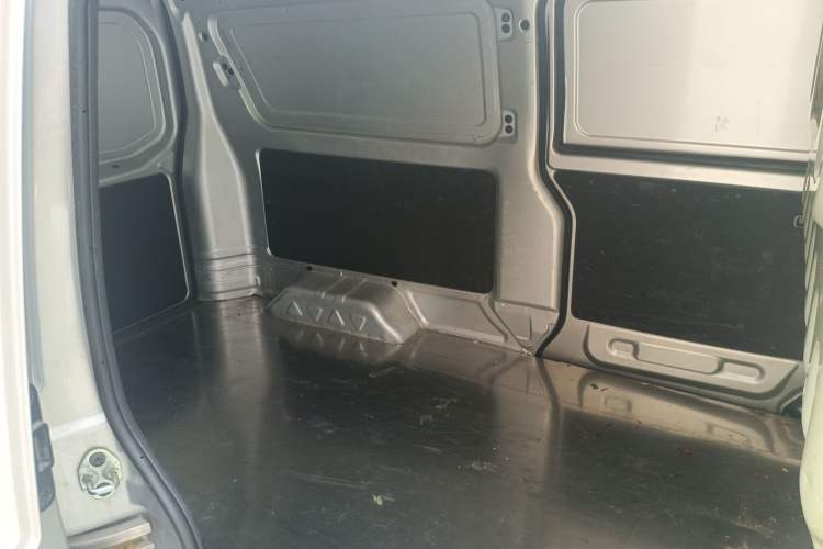 Used Jinbei Hiace X30 2023 1.5L Super-Enjoyment Van 2/5 Seats Non-Air-Conditioned Version SWC15M
