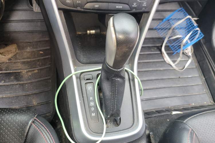Used Suzuki S-Cross 2014 1.6L CVT Two-Wheel Drive Elite Version Gear Lever