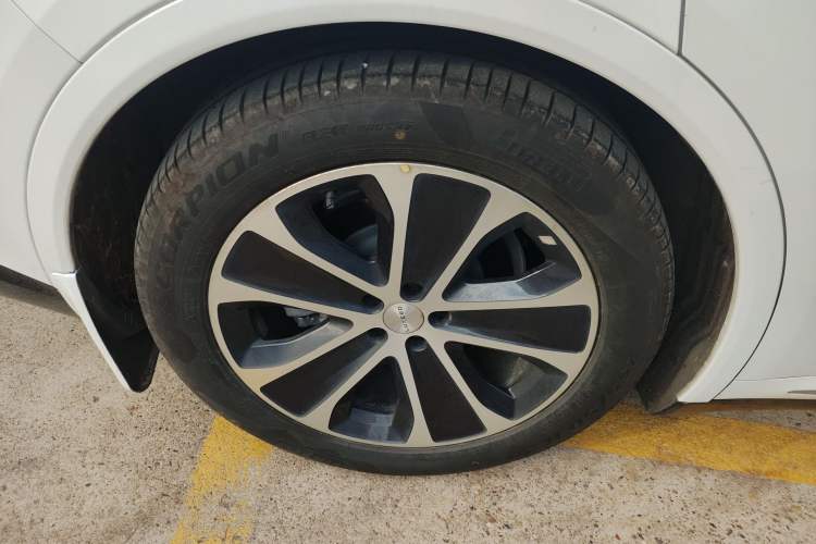 Used Hima Luxeed R7 2024 All-Electric 802 km Max Right Rear Wheel Hub